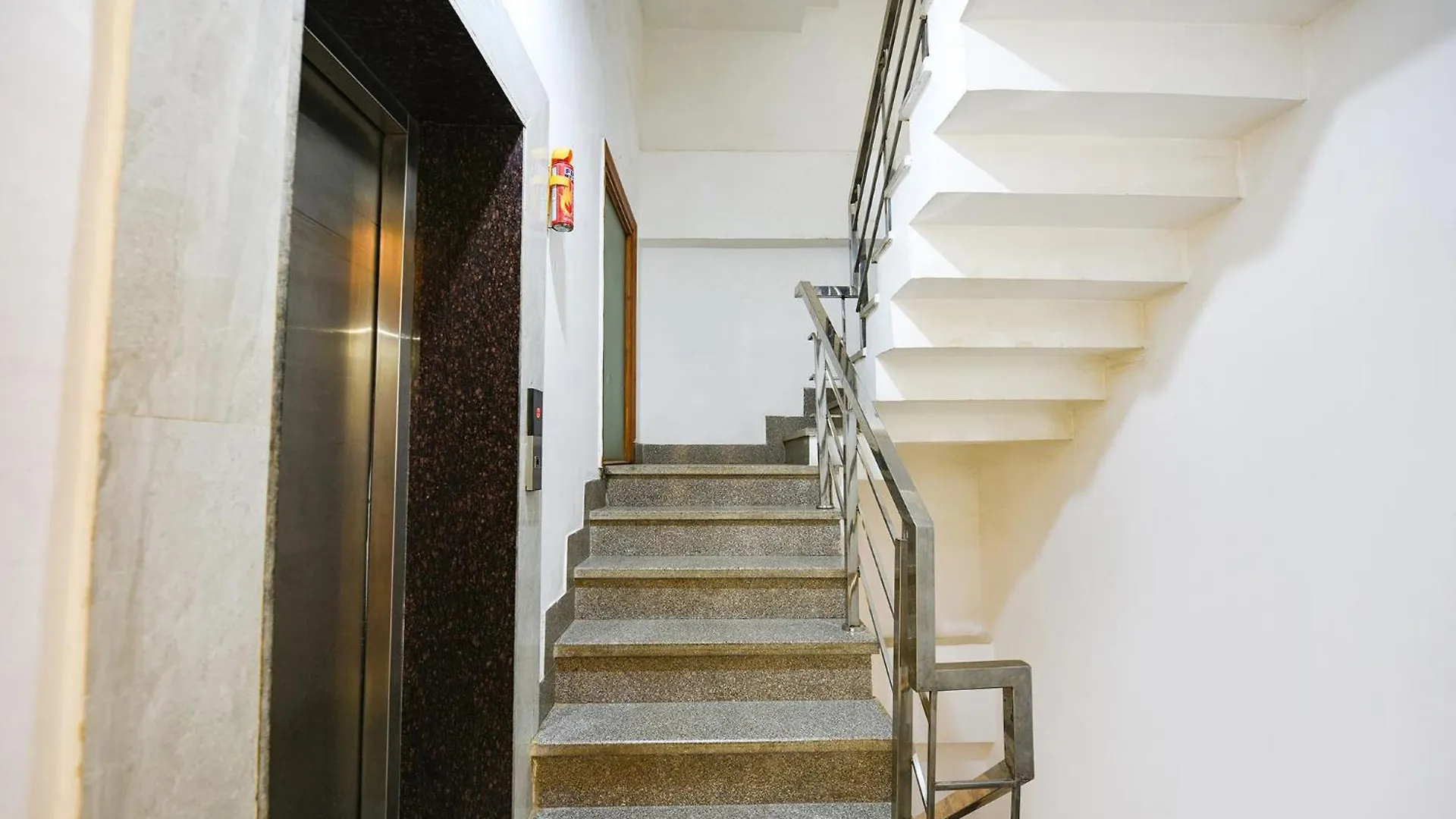 Hotel Fabhotel Muktinath Gurgaon